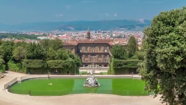 ボボリ庭園公園のタイムラプス ネプチューンの泉 イタリアのフィレンツェにあるパラッツォ ピッティの遠くの景色 背景に古い歴史的な町 人気の観光名所や目的地 — ストック動画