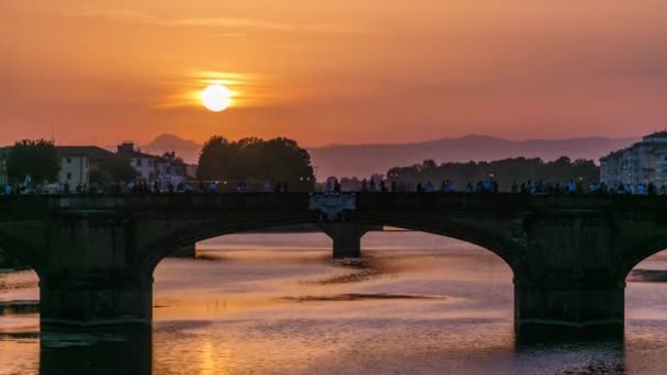 Widok Miasta Bliska Rzekę Arno Słynnym Mostem Świętej Trójcy Timelapse — Wideo stockowe