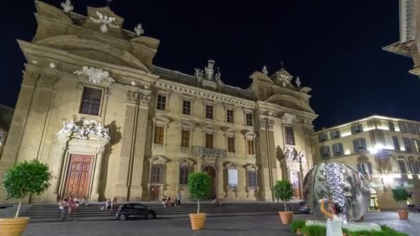 カトリック教会コンプレッソ フィレンツェは夜に広場 フィレンツェで時間経過過経過を完了します 人々が歩いている フィレンツェ トスカーナ州 イタリア — ストック動画