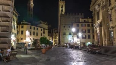 Geceleri Piazza di S. Firenze meydanında Katolik Kilisesi, San Firenze 'nin tüm zamanlarını kapsar. Arka planda iki kule var. Floransa, Toskana, İtalya.