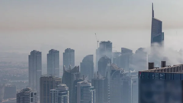 Туман Покрыл Небоскребы Воздухе Района Jlt Вид Сверху Гавани Дубая — стоковое фото