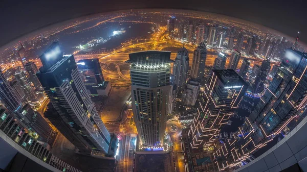 迪拜码头全景 与Jlt摩天大楼和高尔夫球场通宵 阿拉伯联合酋长国迪拜 空中俯瞰着塔顶上的雾气 城市的天际线 灯灭了 — 图库照片