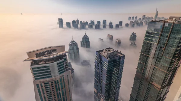 Torn Som Täcks Sällsynt Tidig Morgon Vinterdimma Ovanför Dubai Marina — Stockfoto