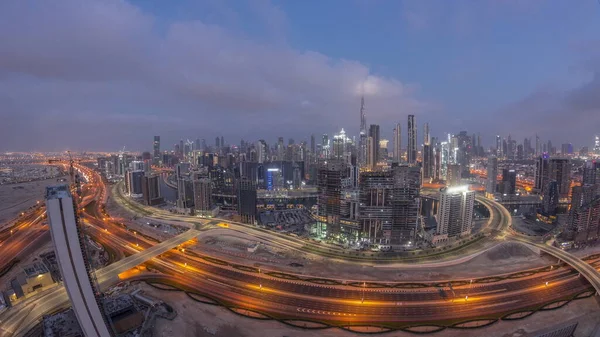 Красивый Небосклон Дубая Деловым Заливом Ночным Районом Центра Широкоугольный Вид — стоковое фото