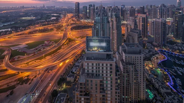 Dubai Marina Och Jlt Upplysta Skyskrapor Längs Sheikh Zayed Road — Stockfoto