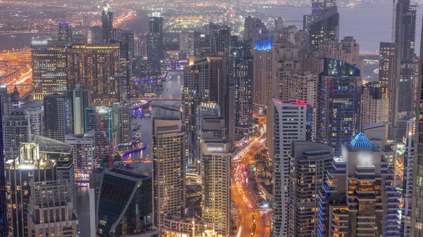 Skyline Utsikt Över Dubai Marina Visar Kanalen Omgiven Upplysta Skyskrapor — Stockfoto