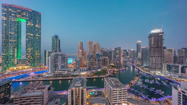 Panorama Dubajského Přístavu Několika Čluny Jachtami Zaparkovanými Přístavu Mrakodrapy Kolem — Stock fotografie