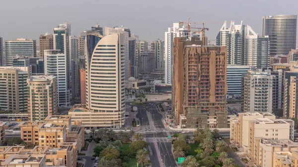 Barsha Heights Bölgesindeki Gökdelenler Greenens Bölgesindeki Alçak Binalar Yol Boyunca — Stok fotoğraf