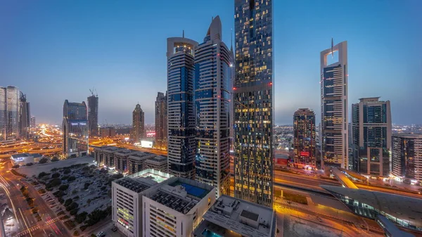 Letecké Panorama Dubajského Mezinárodního Finančního Okrsku Mnoha Osvětlenými Mrakodrapy Západu — Stock fotografie