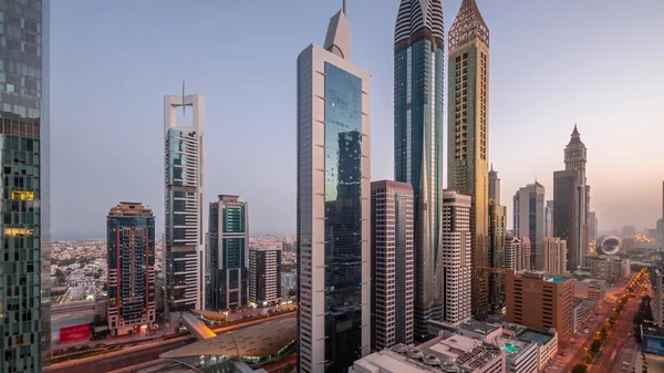 Letecký Pohled Dubajskou Mezinárodní Finanční Čtvrť Mnoha Mrakodrapy Provoz Silnici — Stock fotografie