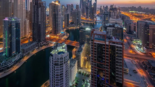 Вид Різні Хмарочоси Найвищому Взаємному Блоці Дубай Марині Вночі День — стокове фото
