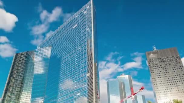 Дзеркальна Поверхня Хмарочосу Відомому Фінансовому Діловому Районі Парижа Оборона Думки — стокове відео
