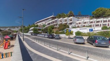 Panorama, Atlantik Okyanusu 'nun ortasındaki Susimbra Köyü' nün sahil ve kıyı şeridini gösteriyor. Plaj manzarası. Portekiz