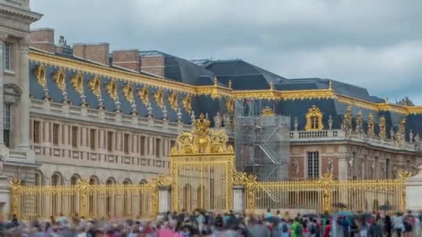 Puertas Cerca Entrada Principal Timelapse Palacio Versalles Con Los Turistas — Vídeos de Stock