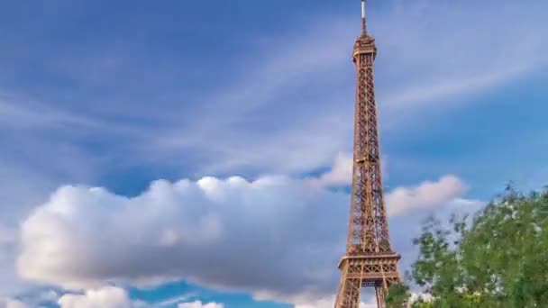 Eiffelova Věž Loděmi Večerních Hodinách Hyperlapse Paříž Francie Letecký Pohled — Stock video