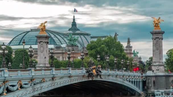 Мост Александра Париже Освещается Ночное Время Дня Ночи Переходного Периода — стоковое видео