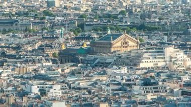 Paris 'in panorama' sı Fransa 'nın Timelapse şehrinden. Montmartre perspektifinden Garnier operasının havadan görünüşü. Güneşli bir gün