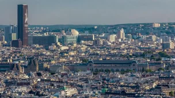 パリのパノラマは フランスのタイムラプスの上から オルセー美術館やその他の建物 モンマルトルの視点からの空中トップビュー 青空と晴れた日 — ストック動画