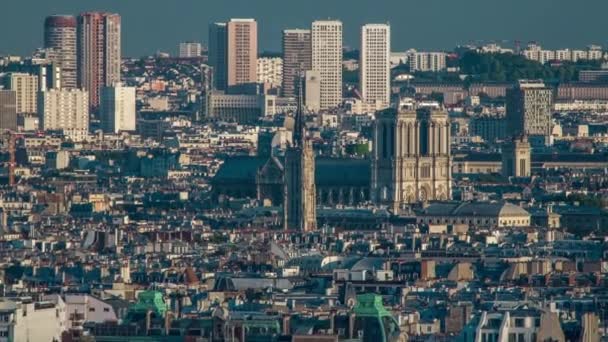 パリのパノラマ上からノートルダム パリや他のランドマーク フランスとのタイムラプス モンマルトルの視点からの空中トップビュー 青空と晴れた日 — ストック動画