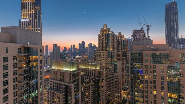 Dubai Gökdelenleri Sahasının Üzerinde Altından Gökyüzü Günden Geceye Geçiş Birleşik — Stok fotoğraf