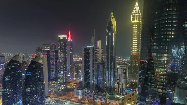 Financial Center Dubai City Valaistu Ylellisyyttä Pilvenpiirtäjiä Dubai Yhdistyneet Arabiemiirikunnat — kuvapankkivalokuva