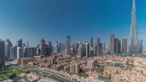 Dubaj Centrum Nejvyšším Mrakodrapem Dalšími Věžemi Stíny Pohybujícími Rychle Vzduchu — Stock fotografie