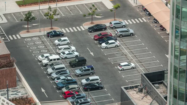 Luftaufnahme Eines Parkplatzes Mit Vielen Autos Reihen Platz Arbeitstag Der — Stockfoto