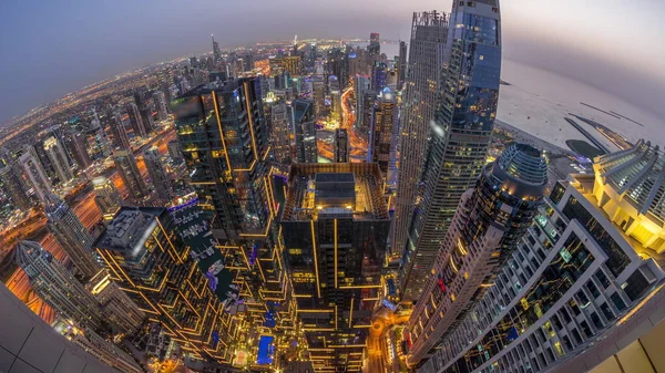 Panorama Dubajského Přístavu Ukazuje Průplav Obklopený Osvětlenými Mrakodrapy Podél Vzdušného — Stock fotografie