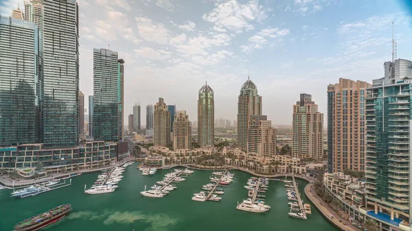 Luksusowa Zatoka Jachtowa Panoramie Miasta Porcie Dubaju Zachodzie Słońca Nowoczesne — Zdjęcie stockowe