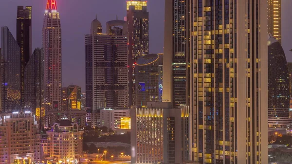阿联酋迪拜Sheikh Zayed路和Difc区附近的高楼排成一排 昼夜不停地进行空中过渡 国际金融中心玻璃摩天大楼 — 图库照片