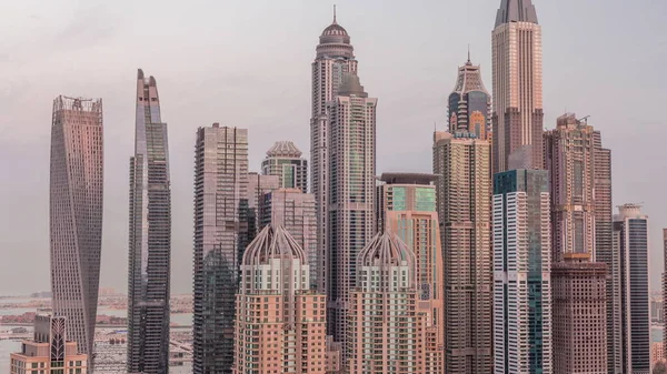 Небоскрёбы Дубаи Марина Освещенными Высокими Жилыми Зданиями Ночь День Перехода — стоковое фото