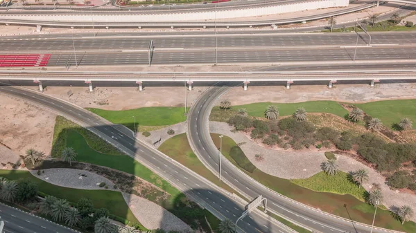 Αεροφωτογραφία Μια Μεγάλη Διασταύρωση Αυτοκινητόδρομο Στο Ντουμπάι Μαρίνα Σκιές Κινείται — Φωτογραφία Αρχείου