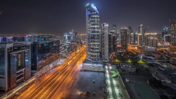 Επιχειρησιακό Κόλπο Του Ντουμπάι Και Στο Κέντρο Πύργους Εναέρια Νύχτα — Φωτογραφία Αρχείου