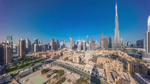 Dubai Belvárosában Reggel Nap Tükröződik Legmagasabb Felhőkarcoló Más Tornyok Hosszú — Stock Fotó