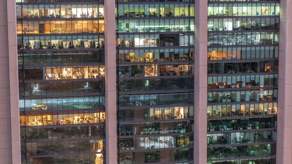 Grandes Ventanas Brillantes Oficinas Modernas Edificios Residenciales Transición Día Noche —  Fotos de Stock