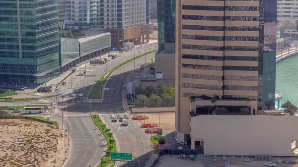 Деловой Район Дубая Офисными Небоскребами Трафиком Пересечении Дорог Течение Дня — стоковое фото