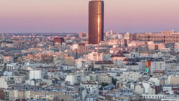 Повітряна Панорама Над Дахами Будинків Парижі Дня Ніч Вечірній Огляд — стокове відео