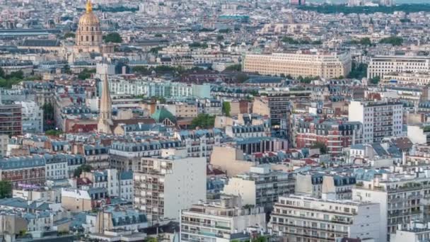 Paris Teki Evlerin Çatılarının Üstündeki Hava Panoraması Gece Gündüz Geçiş — Stok video