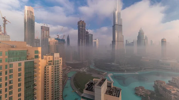 Vista Aérea Cidade Dubai Início Manhã Durante Cronologia Nevoeiro Nascer — Fotografia de Stock