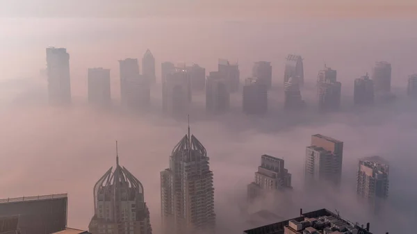 Niebla Cubrió Rascacielos Jlt Torres Marinas Cerca Sheikh Zayed Road —  Fotos de Stock