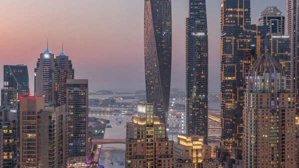 Wolkenkratzer Von Dubai Marina Mit Beleuchteten Höchsten Wohngebäuden Tag Nacht — Stockfoto