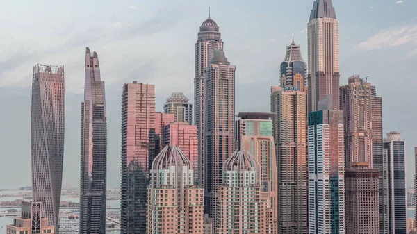 Skyscrapers Dubai Marina Освітленими Найвищими Житловими Будівлями Від Вечора Дня — стокове фото