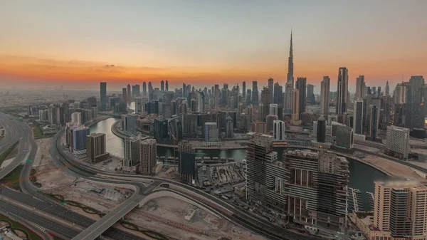 Skyline Panorámico Con Arquitectura Moderna Bahía Negocios Dubai Las Torres —  Fotos de Stock