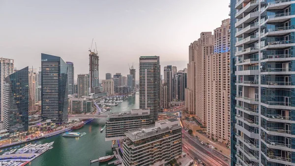 Luchtfoto Naar Dubai Jachthaven Wolkenkrabbers Rond Kanaal Met Drijvende Boten — Stockfoto