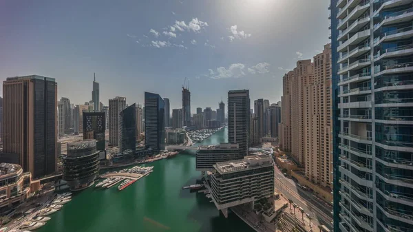 Flygfoto Över Dubai Marina Skyskrapor Runt Kanalen Med Flytande Båtar — Stockfoto