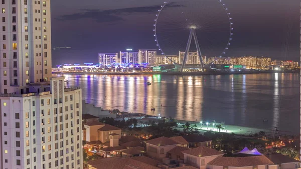 蓝水岛 具有现代建筑和摩天轮 从天到夜的过渡时间 日落后迪拜码头和Jbr附近新的休闲和住宅区 — 图库照片