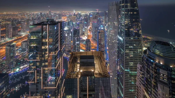 Панорамний Вид Дубай Марина Демонструє Канал Оточений Освітленими Хмарочосами Вздовж — стокове фото