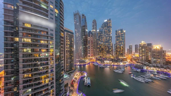 Dubai Kikötő Legmagasabb Felhőkarcolók Ragyogó Ablakokkal Jachtok Kikötő Légi Éjszaka — Stock Fotó