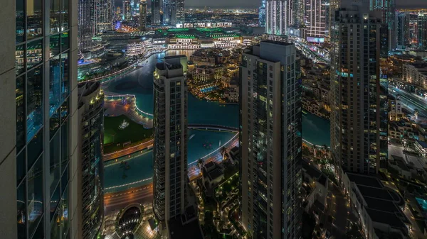 Letecký Pohled Velké Futuristické Město Jezerem Fontánami Noční Čas Obchodní — Stock fotografie