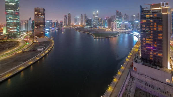 Paisaje Urbano Rascacielos Dubai Business Bay Con Canal Agua Noche —  Fotos de Stock